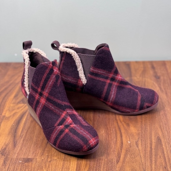 TOMS Kelsey Wedge Booties Barn Red Plaid Wool 9 - Picture 1 of 9